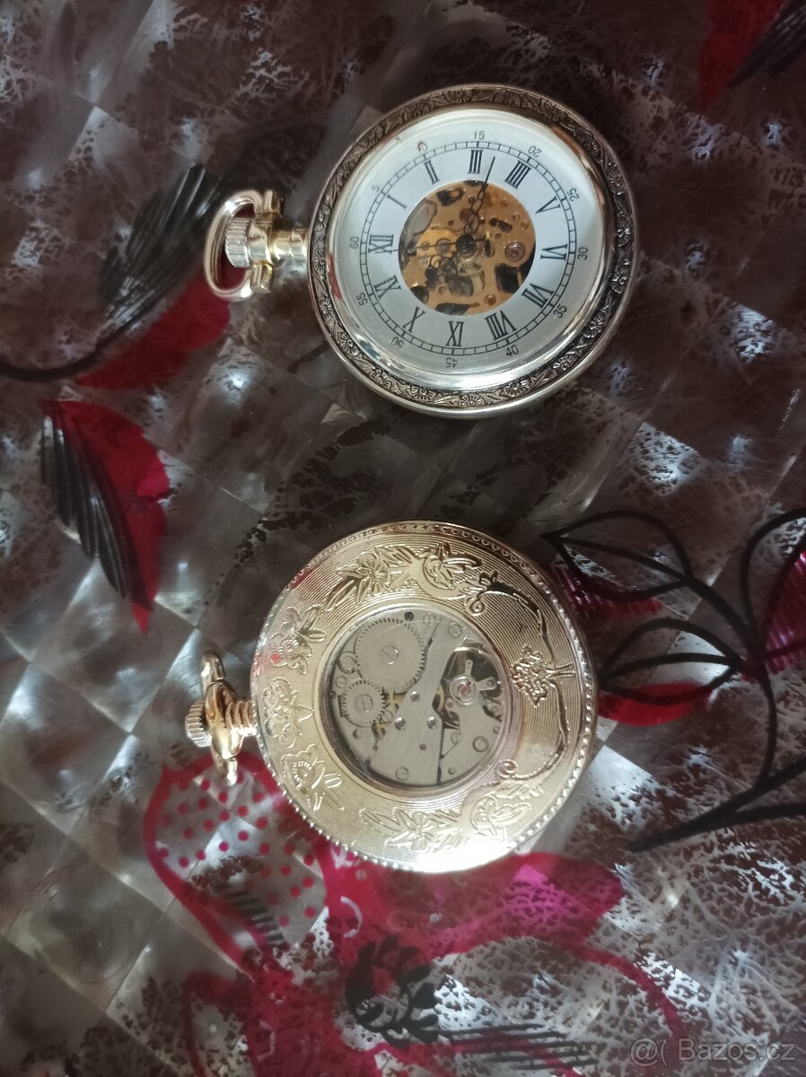 Dvoje kapesní mechanické hodinky