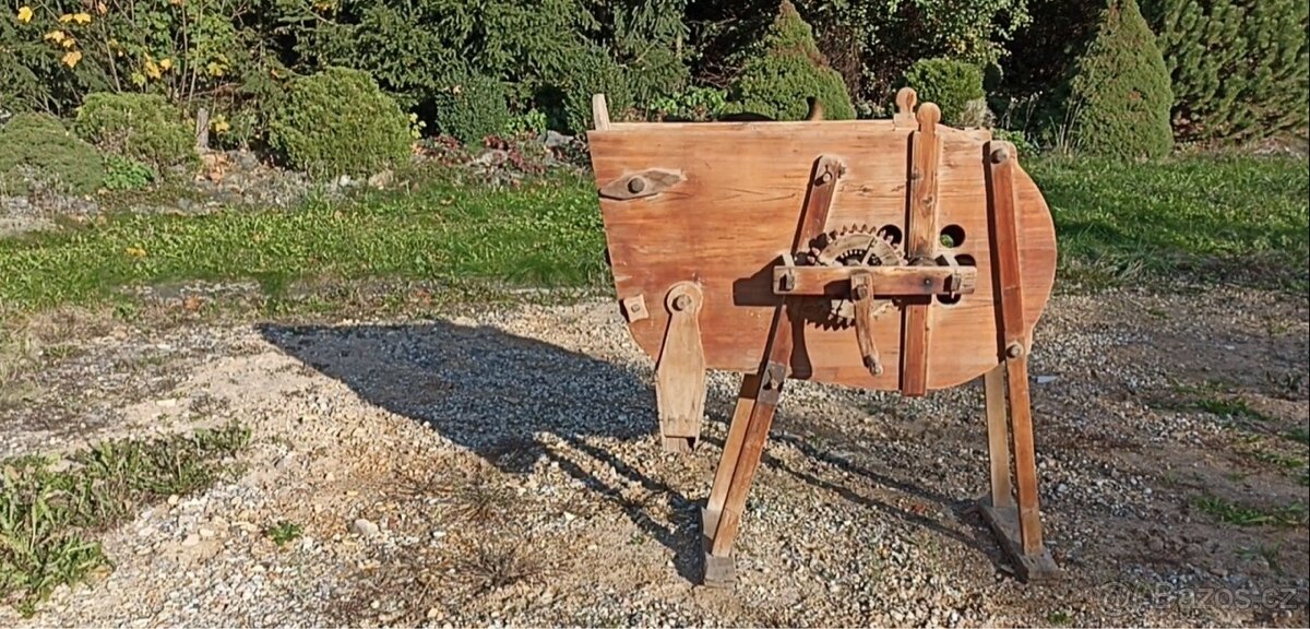 Historický čistič na obilí
