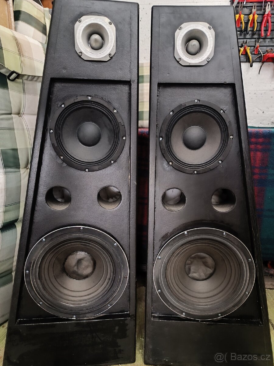 Obří sloupová repra inspirovaná JBL