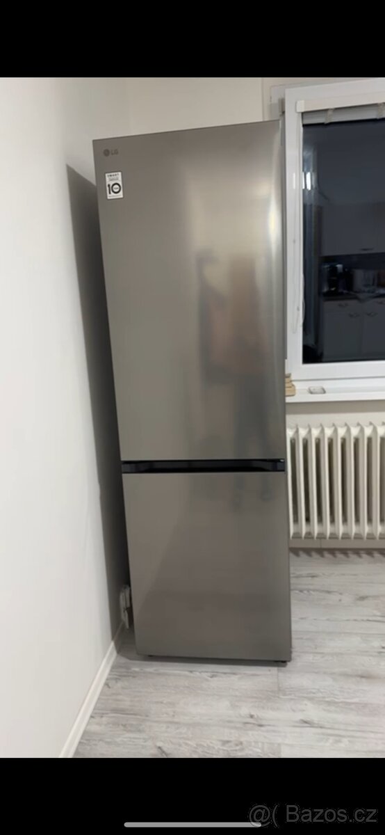 Lednice s mrazákem LG