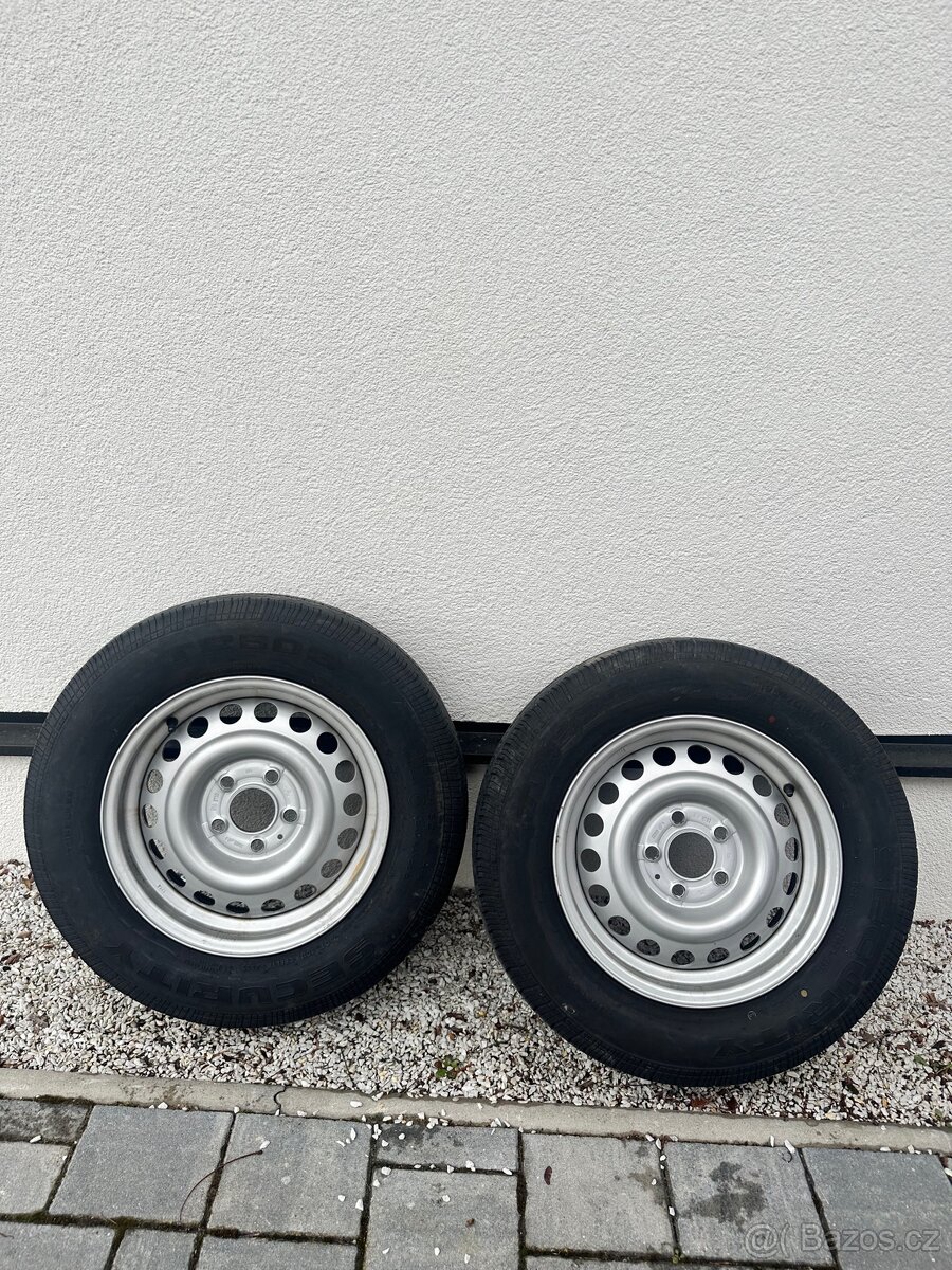 Pneu a kola 2 ks 195 70 R15 C na vozik, karavan