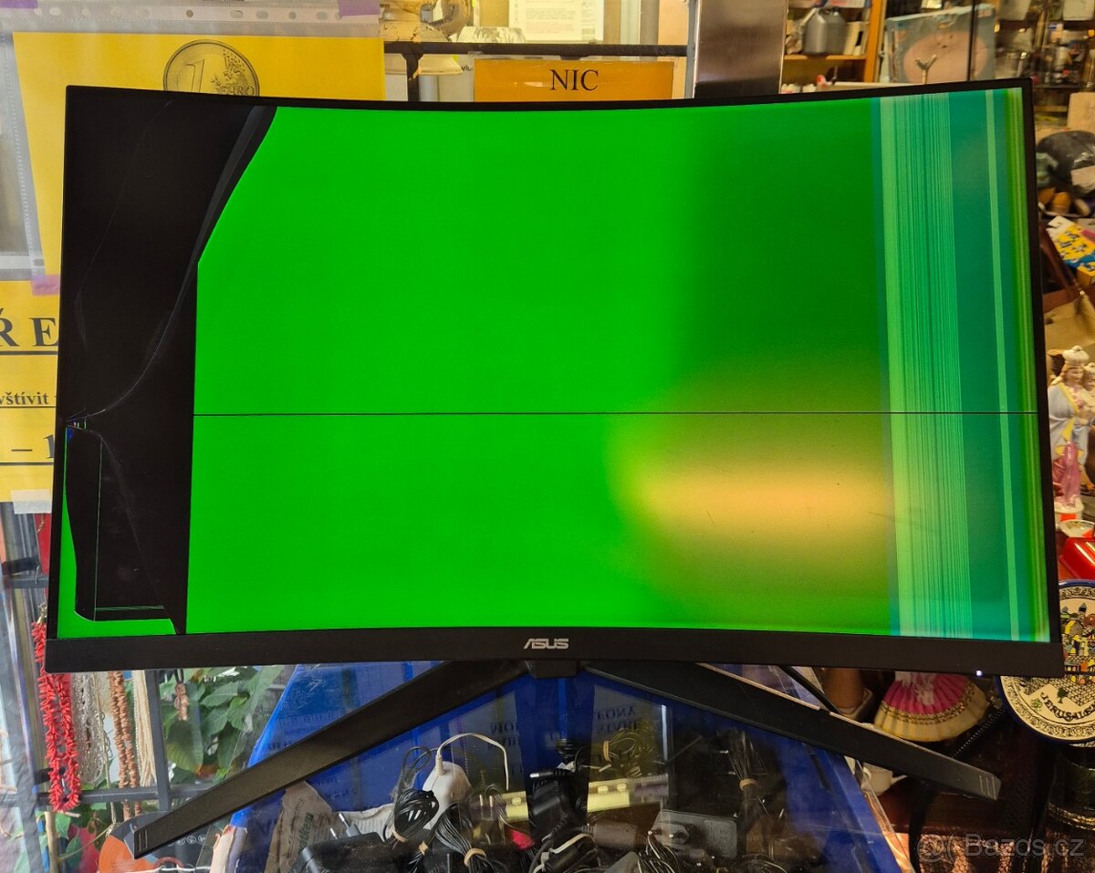 31,5" herní monitor Asus TUF Gaming VG32VQ1BR na ND