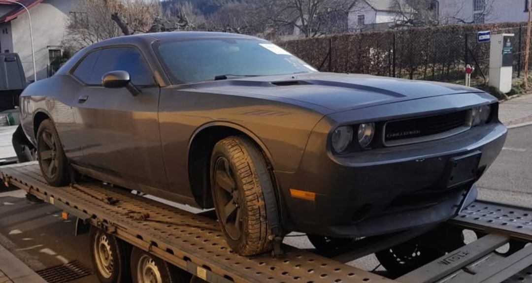 Dodge Challenger V6