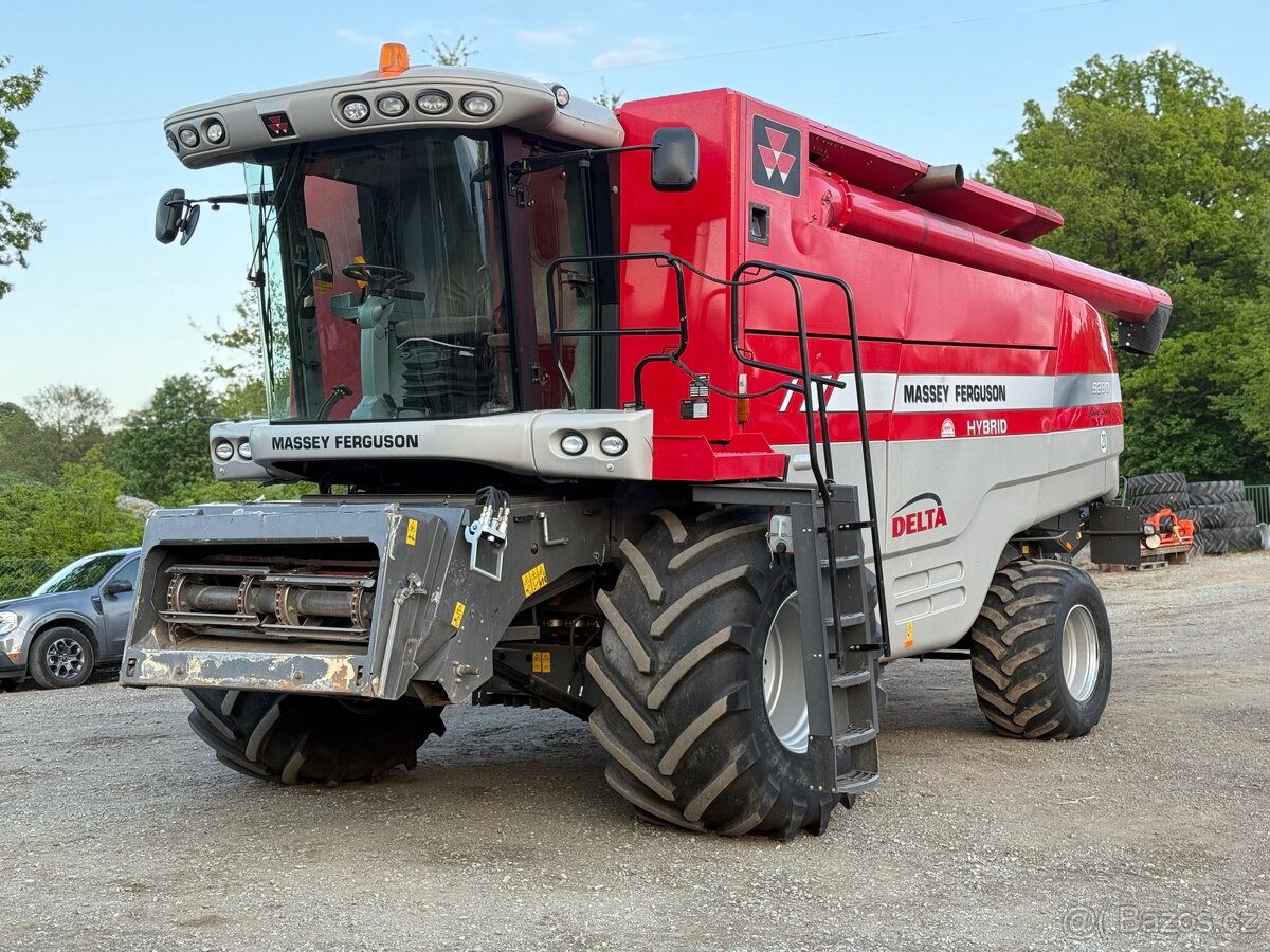Sklizení mlátička Massey Ferguson 9280 hybrid delta