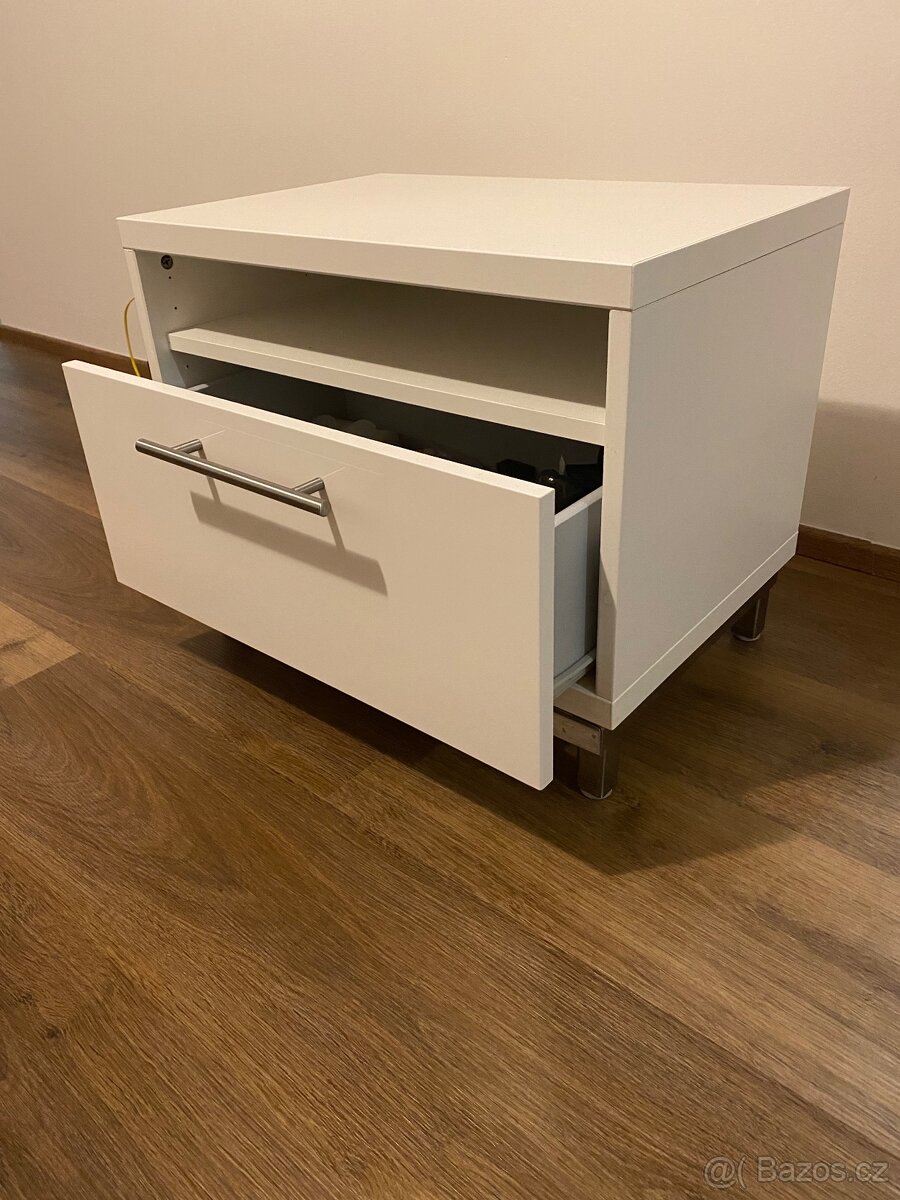 malá skříňka IKEA