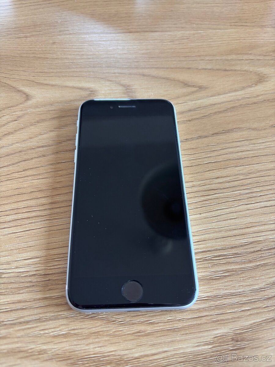iPhone SE 2020 bílý