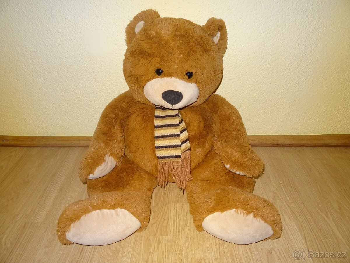 Velký plyšový medvěd