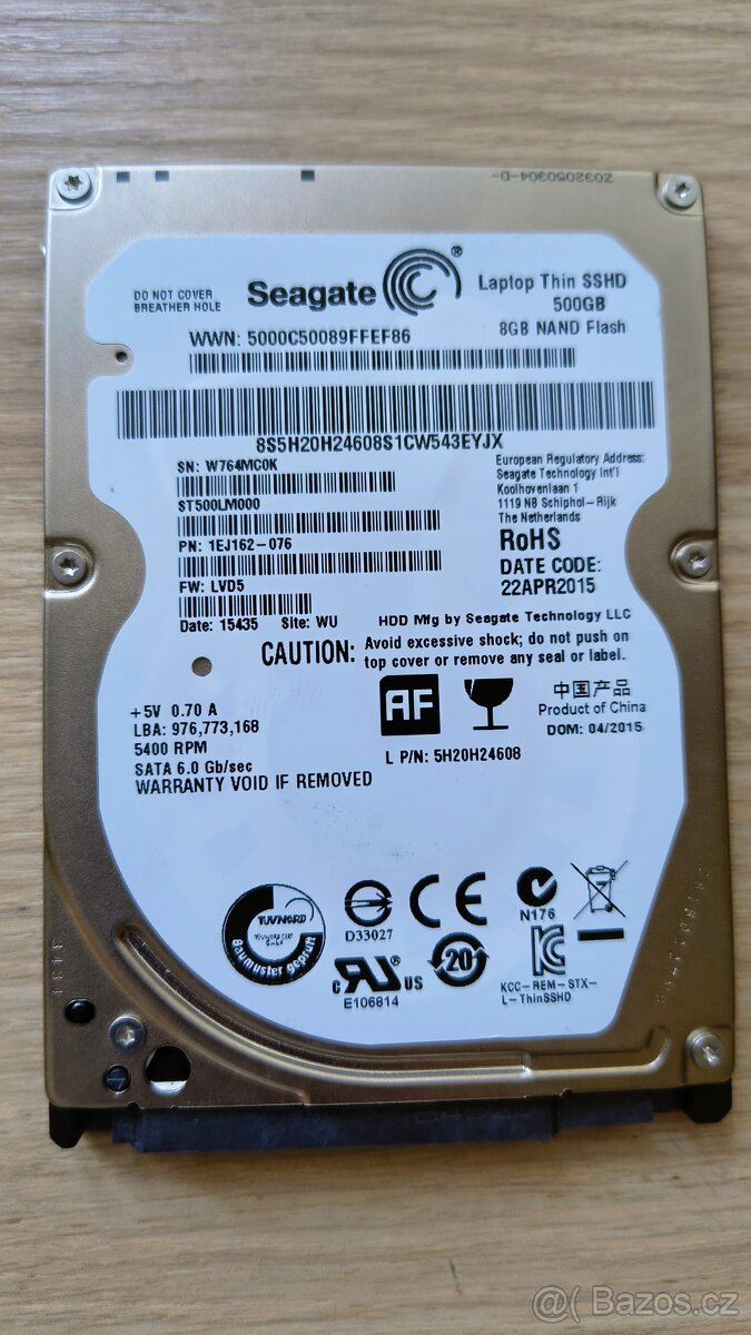 Téměř nepoužitý hard disk Seagate SSHD 500 GB