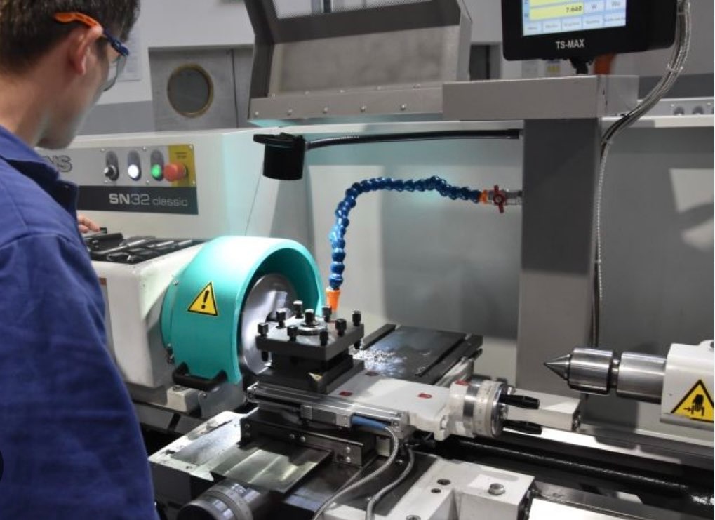 CNC obráběč Česká Lípa – od 53.700 / netto – HPP, ubytování