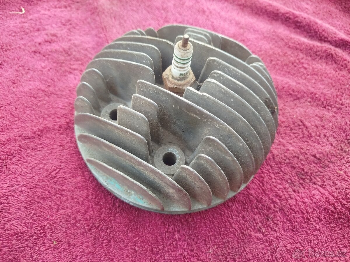 Pěkná hlava Jawa 250 353 kývačka ne pérák