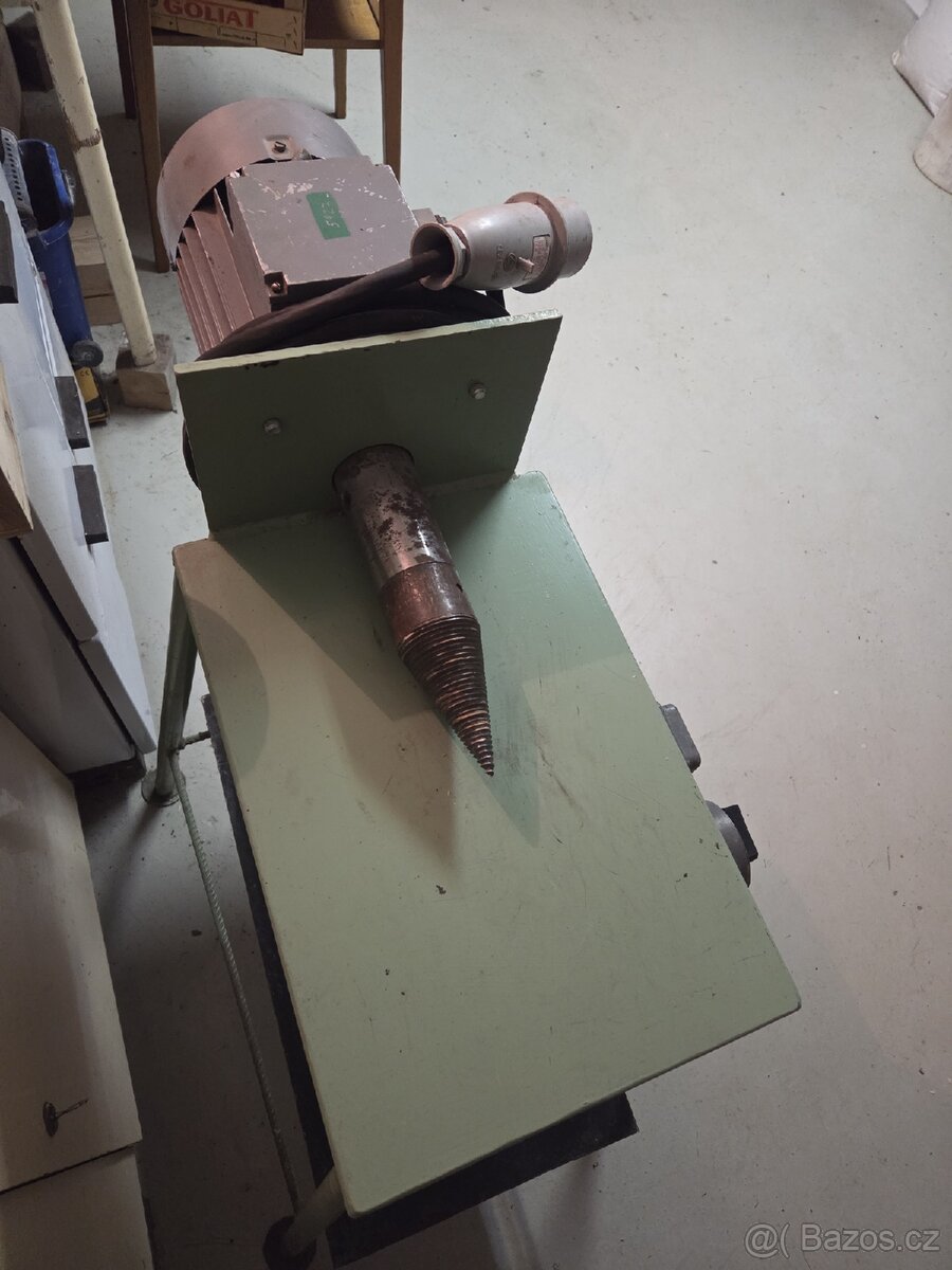 Štípačka na dřevo