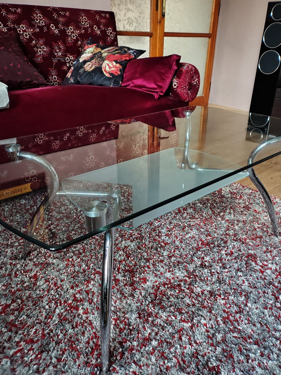 Skleněný konferenční stůl