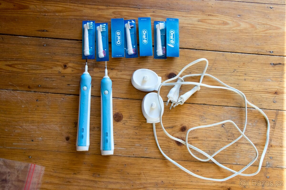 2x Oral B - bateriové zubní kartáčky
