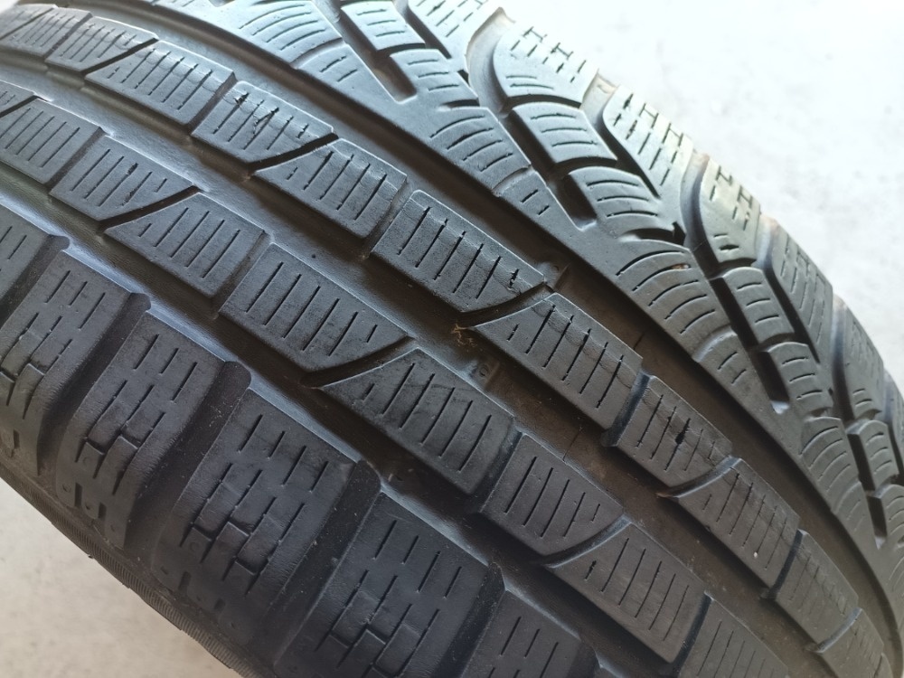 215/45 R18 PIRELLI (2517)