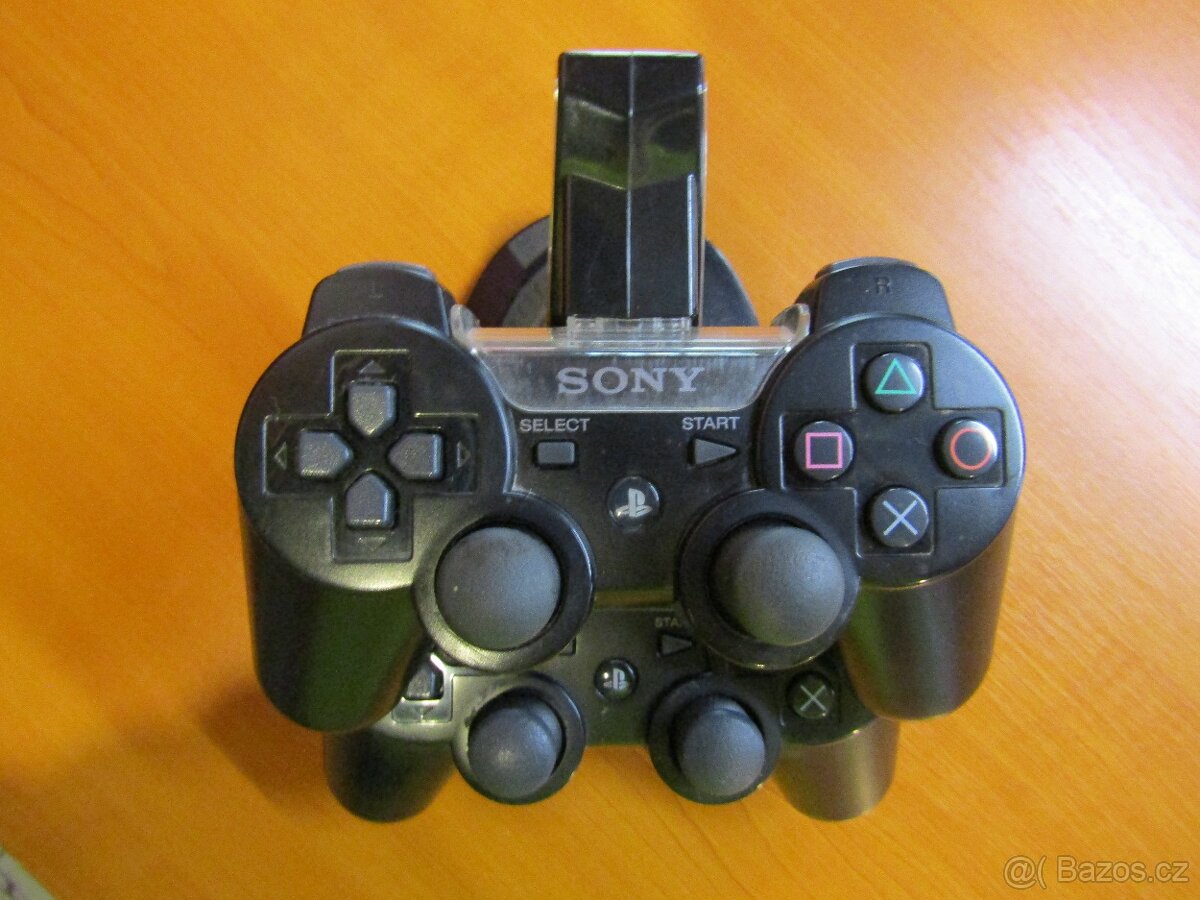 2 x Joystick PS 3 + stojánek na nabíjení