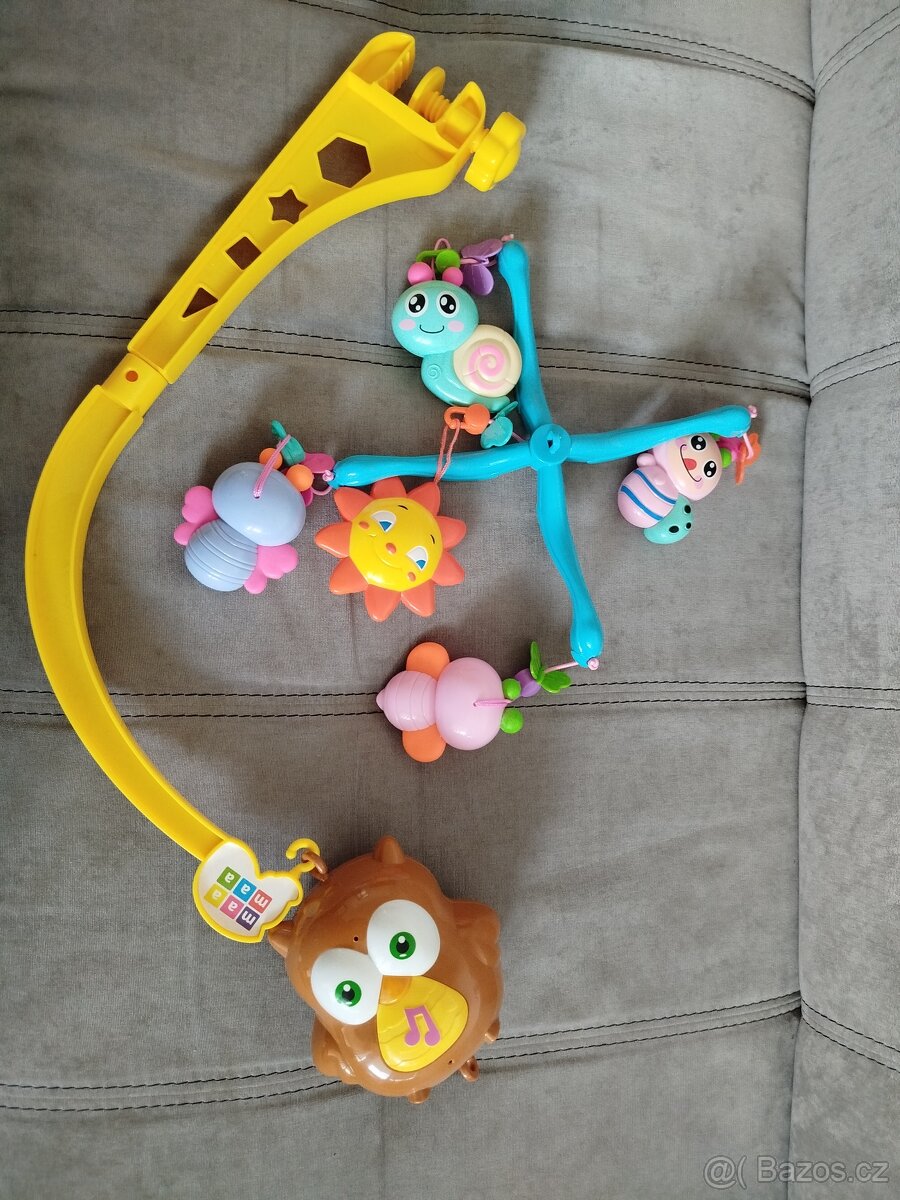 Kolotoč nad postýlku