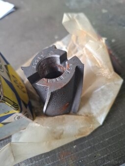 Výhrubník nástrčný