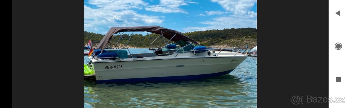 Kajutová loď SeaRay 220 V