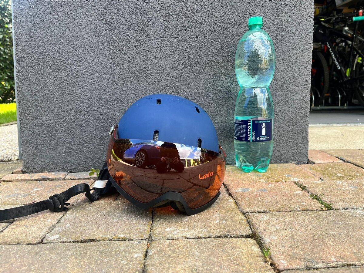 Lyžařská helma Decathlon