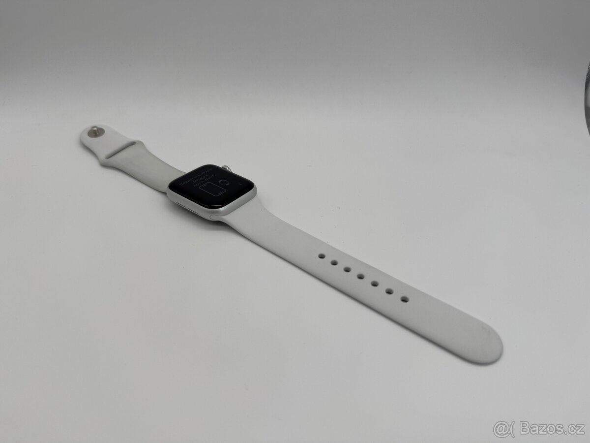 Apple Watch SE GPS 40mm (2022) - Stříbrné hliníkové pouzdro