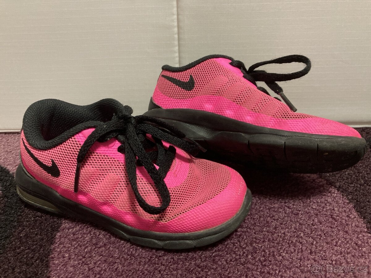 Dětské sportovní tenisky Nike Air vel. 26