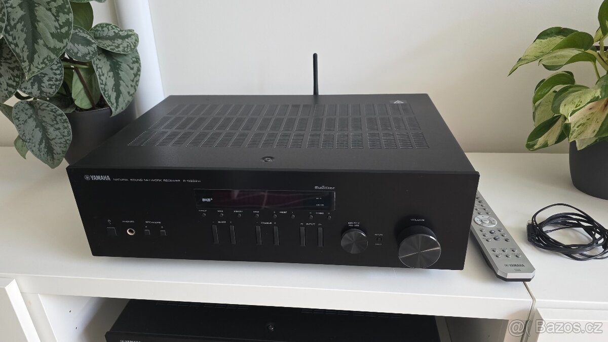 HiFi Receiver / Zesilovač YAMAHA R-N303D černý (až 140W)