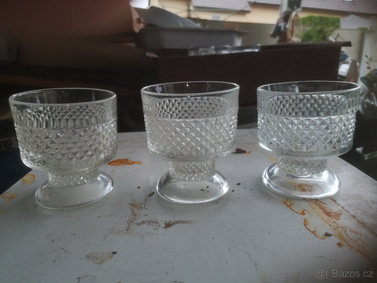 3ks skleniček