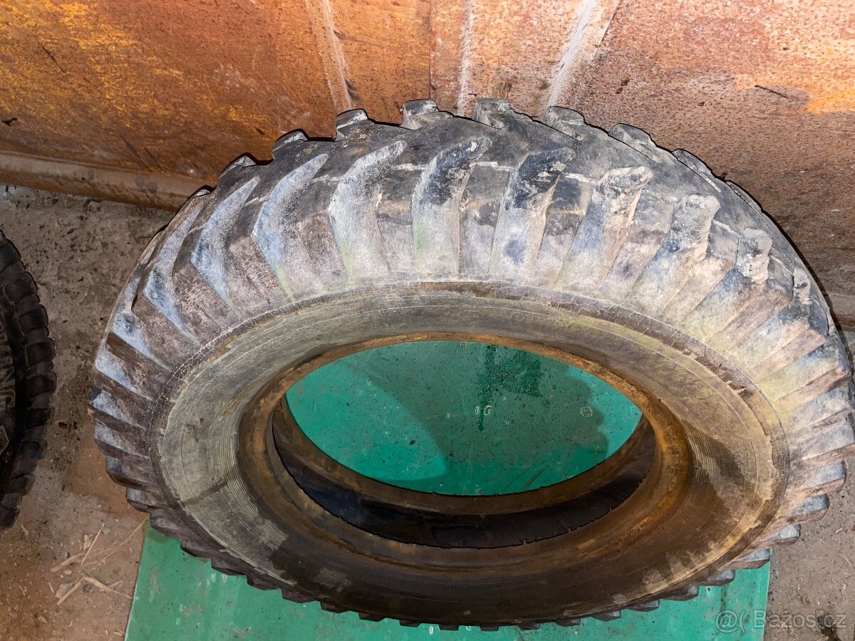 Prodám ojeé pneu asi protektor 8,25x20