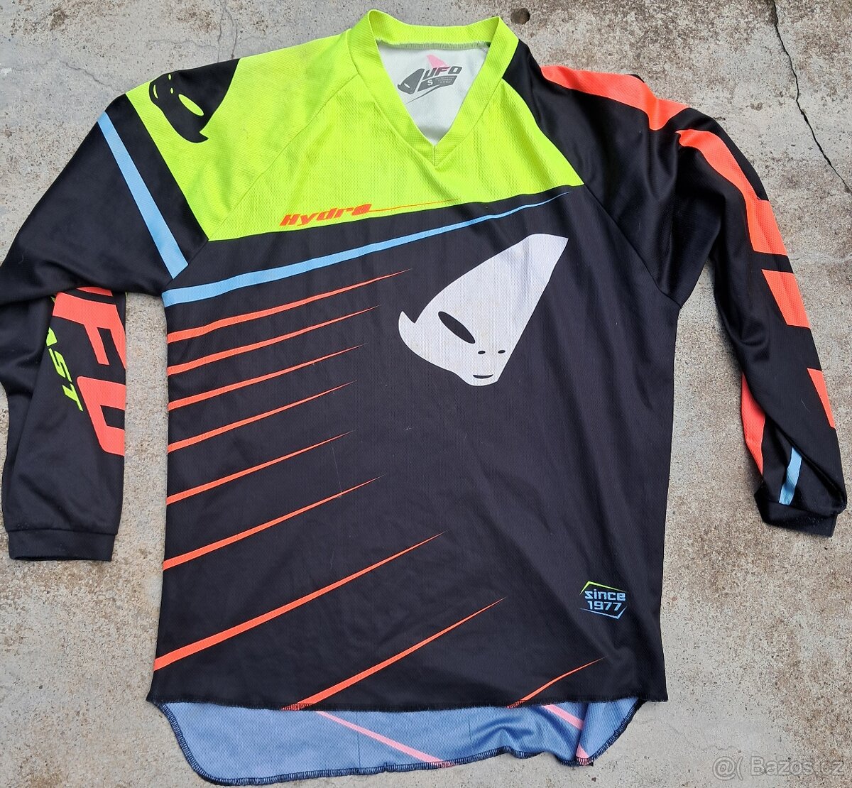 Dětský dres, kolení chrániče, brýle
