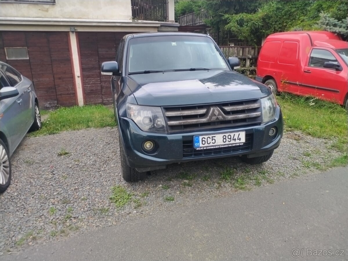 Mitsubishi Pajero IV 3.2 did - 7 místně.