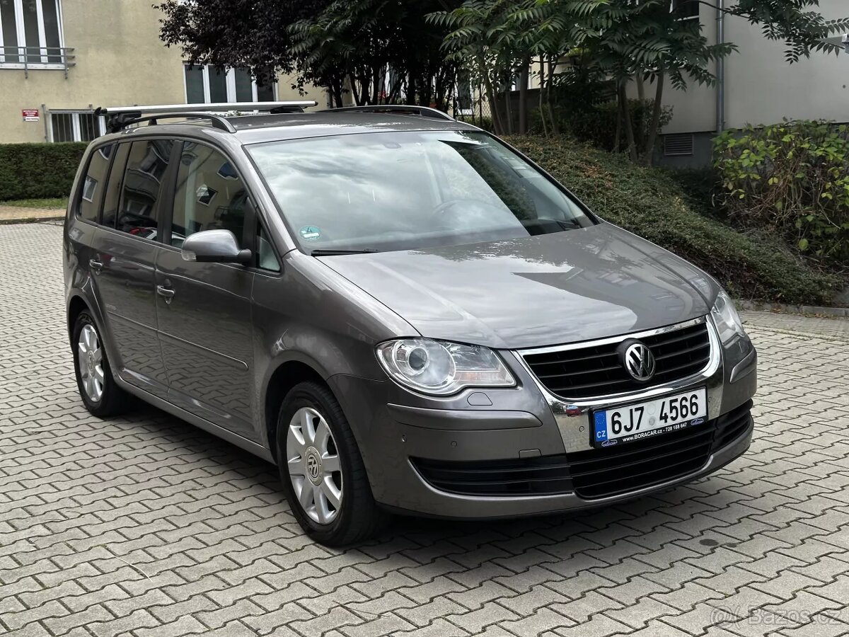 Volkswagen Touran 1.9 TDI United 7 míst Navi Tažné Facelift