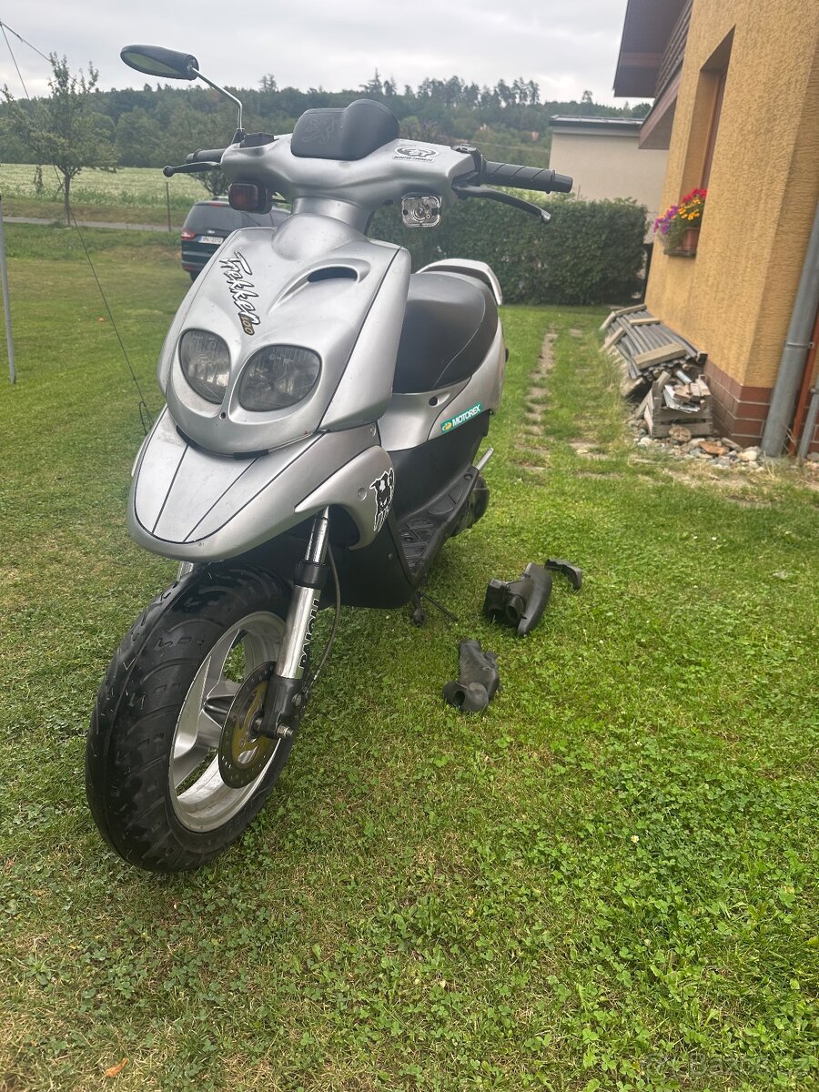 Prodám skútr peugeot trekker 2takt 100ccm
