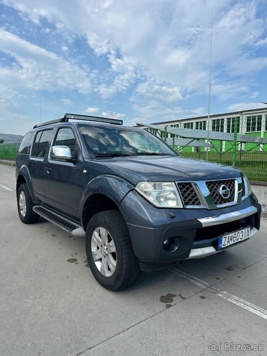 Nissan Pathfinder 2005, 2.5L, 128kW, 4x4, 7-miestne SUV
