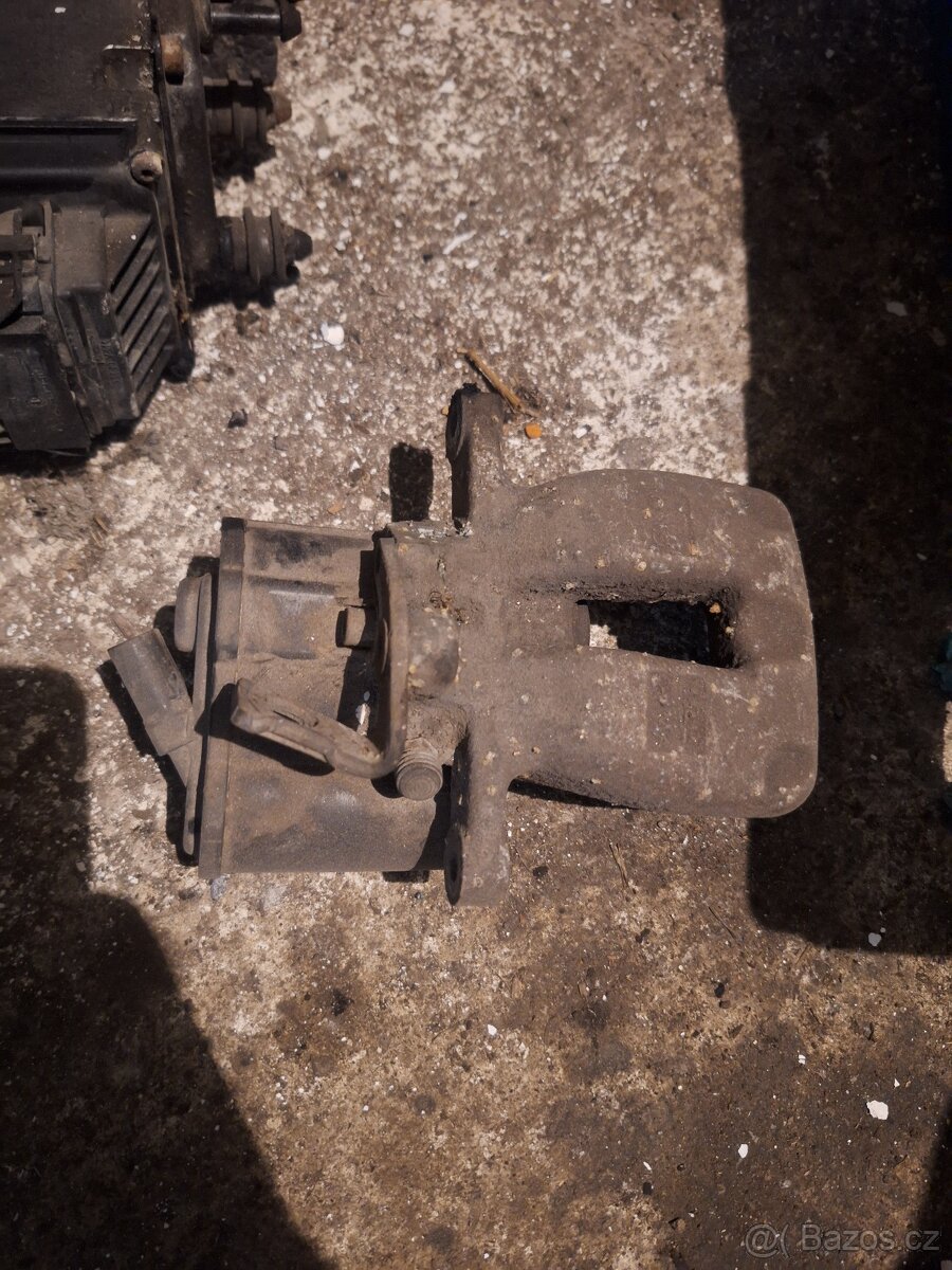 BRZDOVÝ TŘMEN PASSAT B6