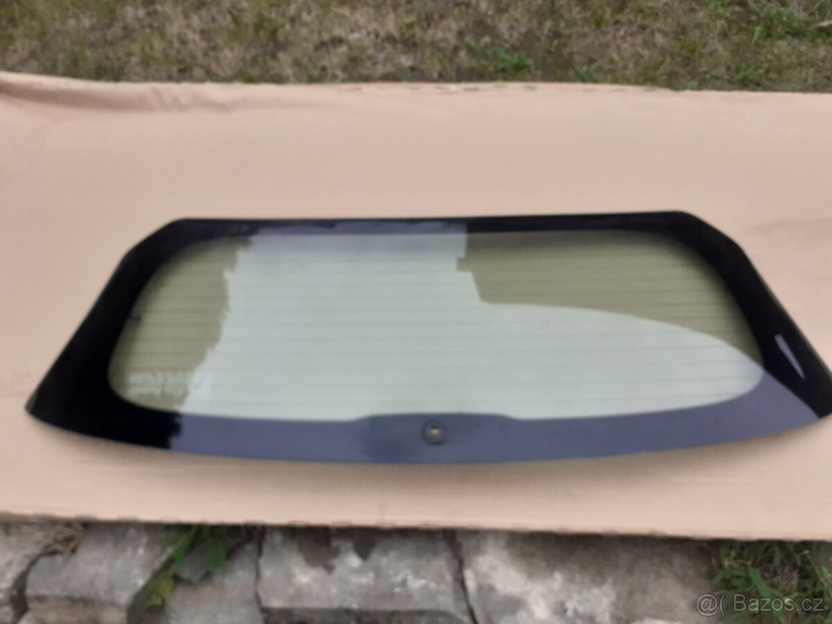 Opel Mokka 2023 - zadní sklo vyhřívané