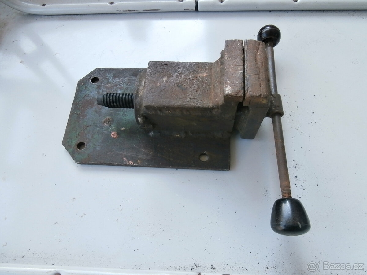 Svěrák starší za 600 kč, včetně poštovného