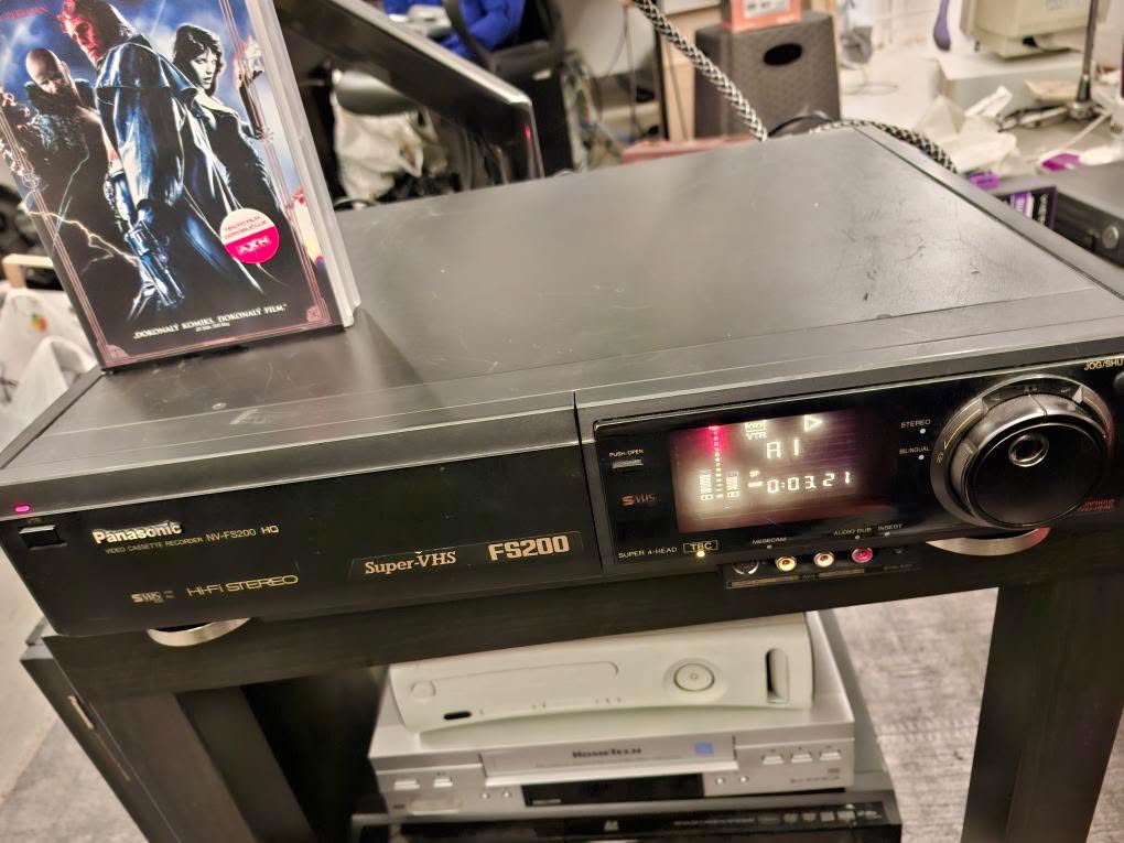 Panasonic NV-FS200 – kultovní S-VHS rekordér
