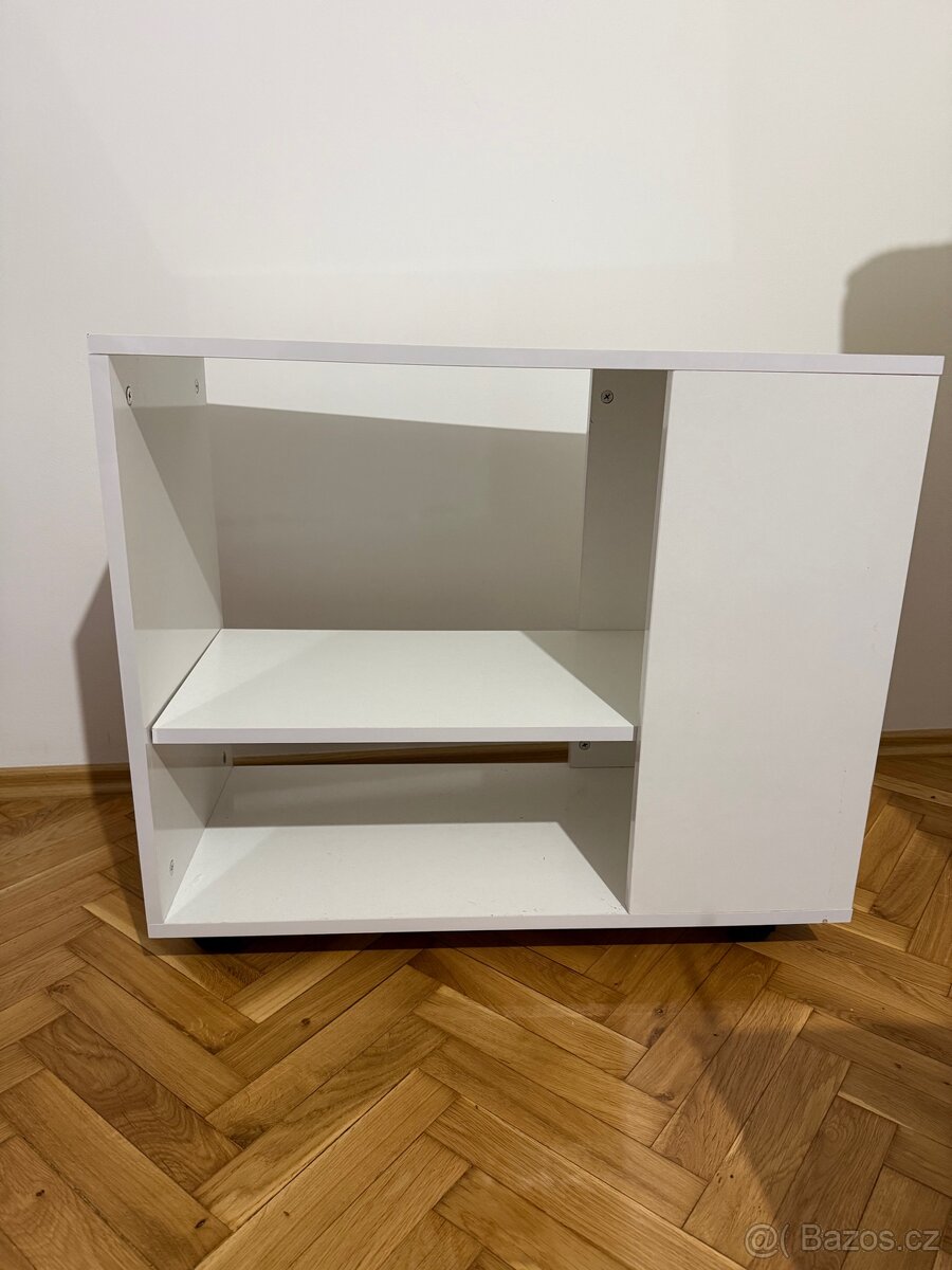 Odkládací stolek na kolečkách
