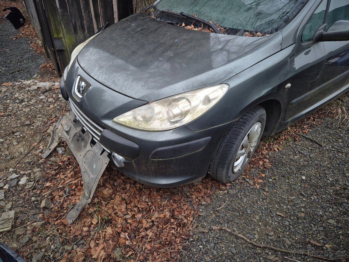Peugeot 307 rok výroby 2007 16 HDI díly z tohoto vozu
