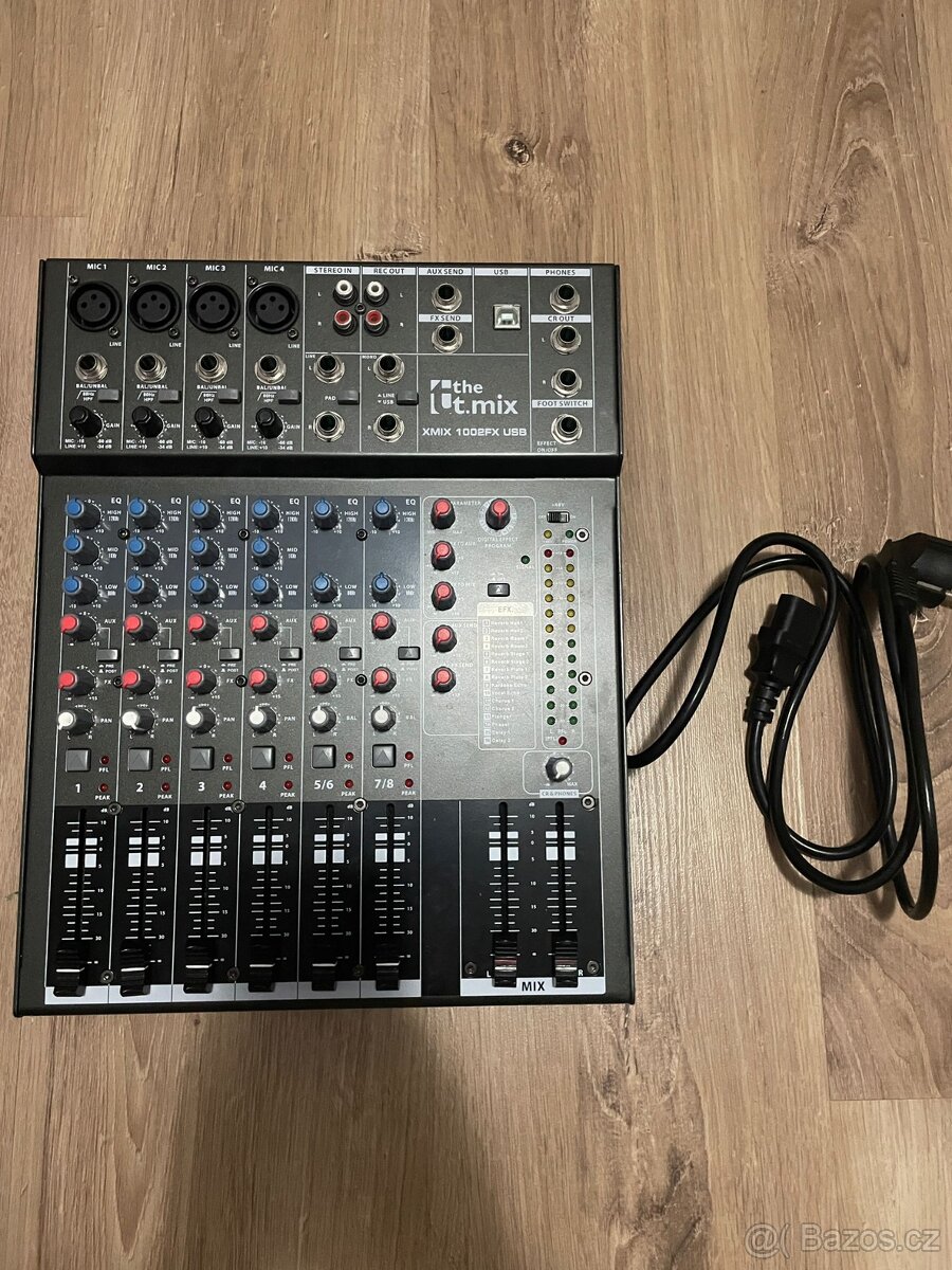analogový mixážní pult