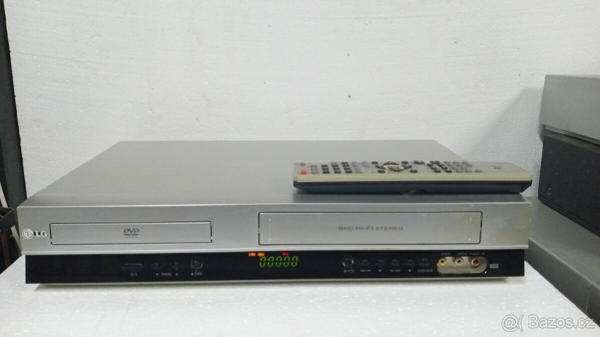 DVD přehrávač LG V280 + videorekordér (Combo DVD+VCR)