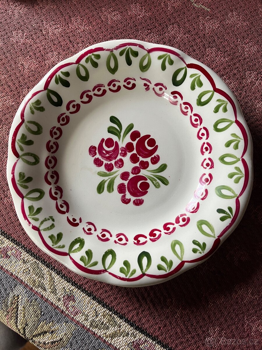 Ručně malovaný starý talíř