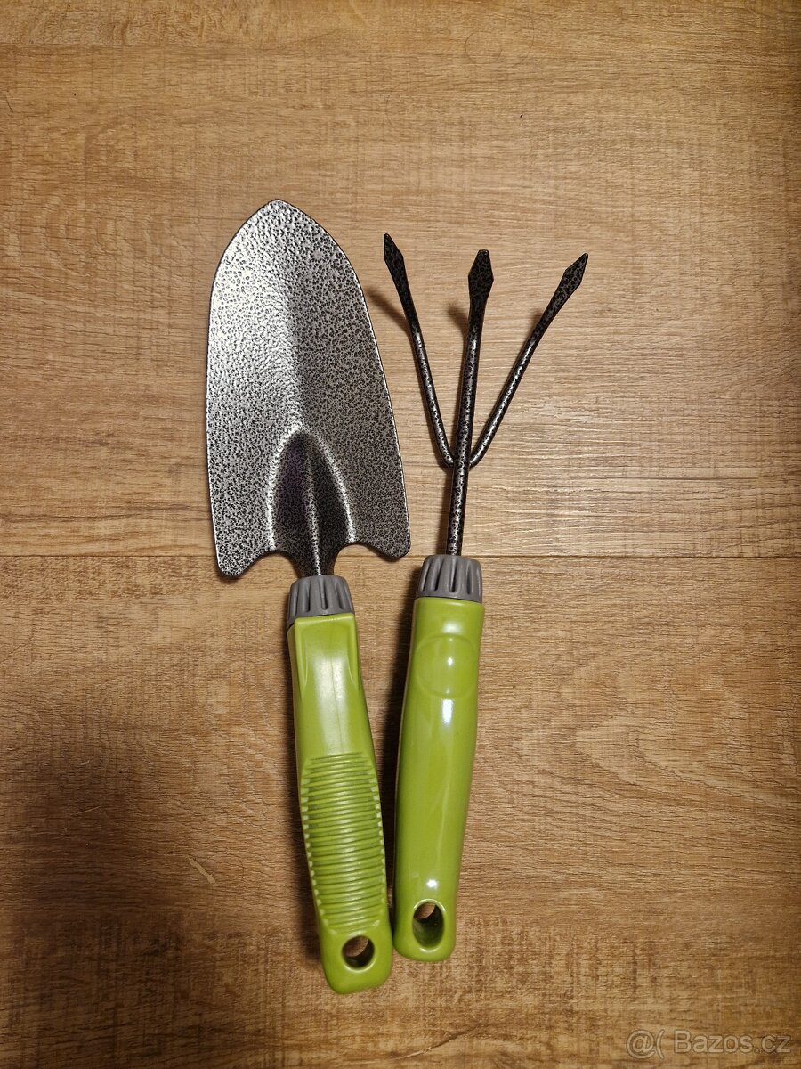 Nová kovová sada zahradního nářadí