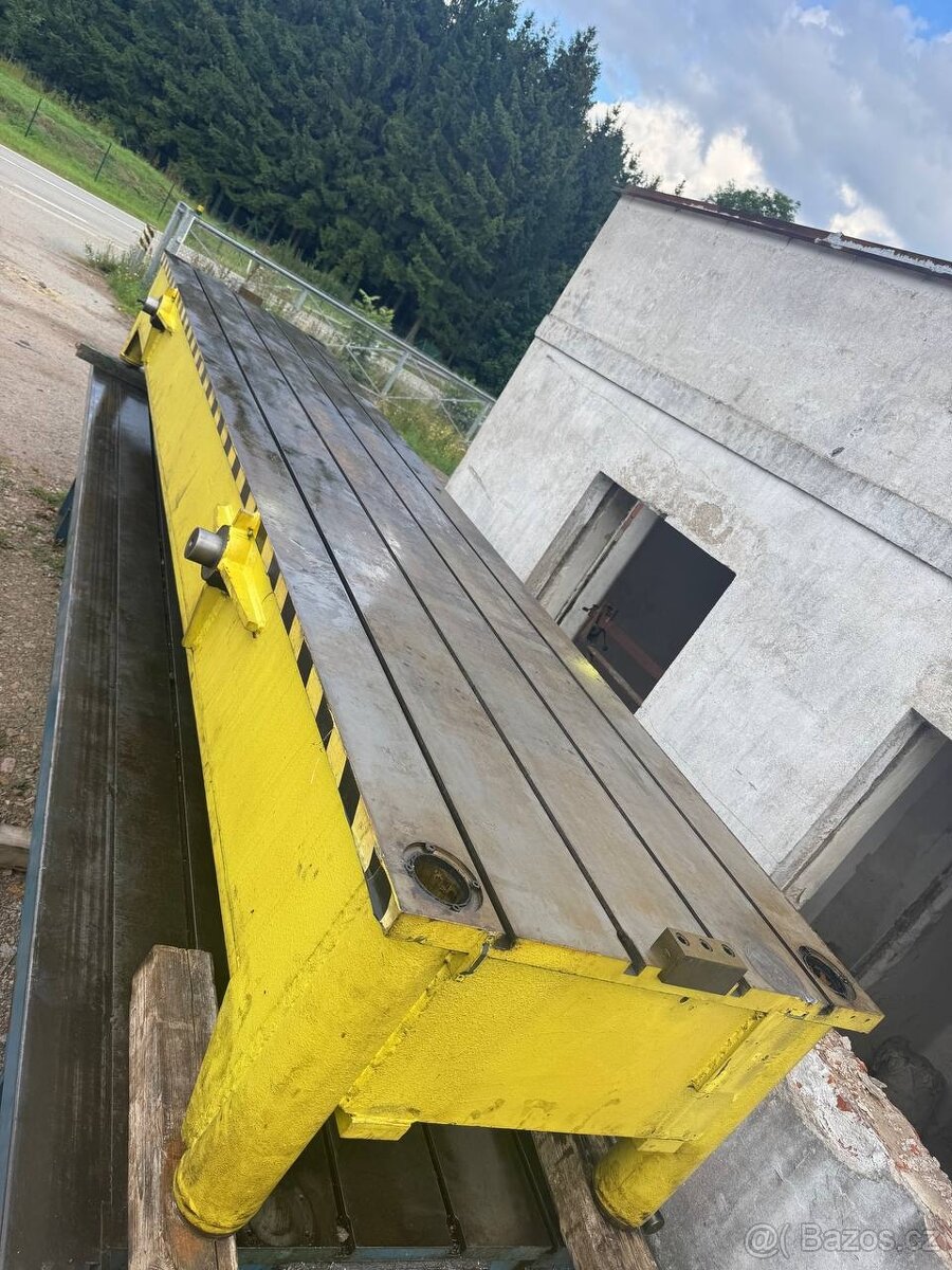 Litinová rovnací -svářecí -upínací deska /stůl s T drážkami