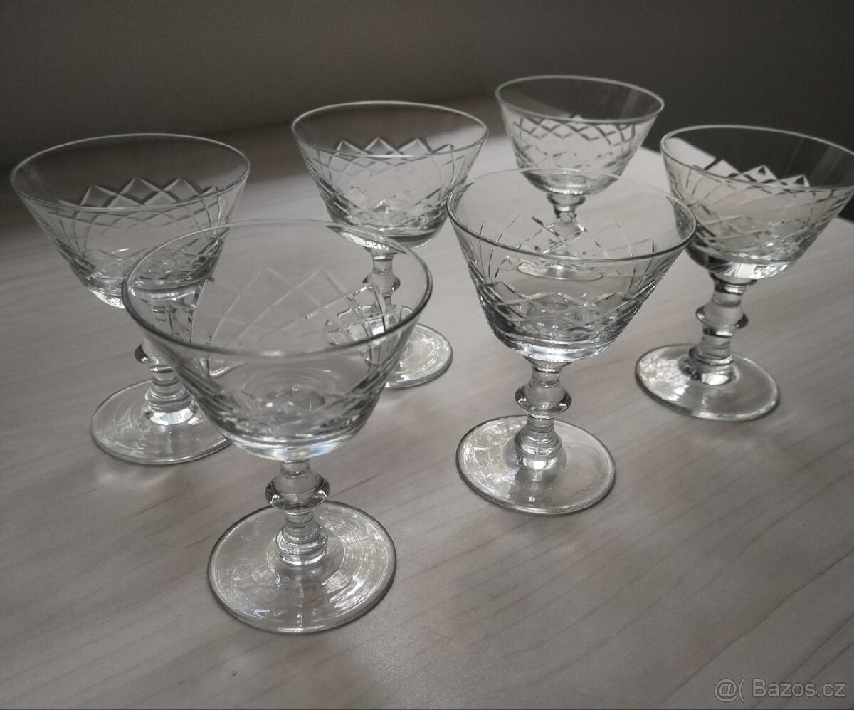 Skleničky široké broušené