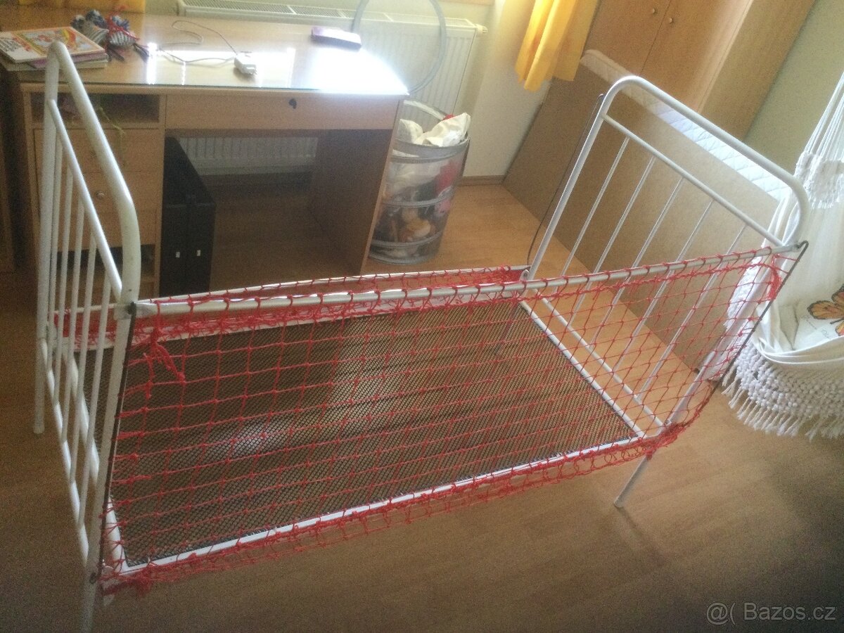 Postýlka kovová retro