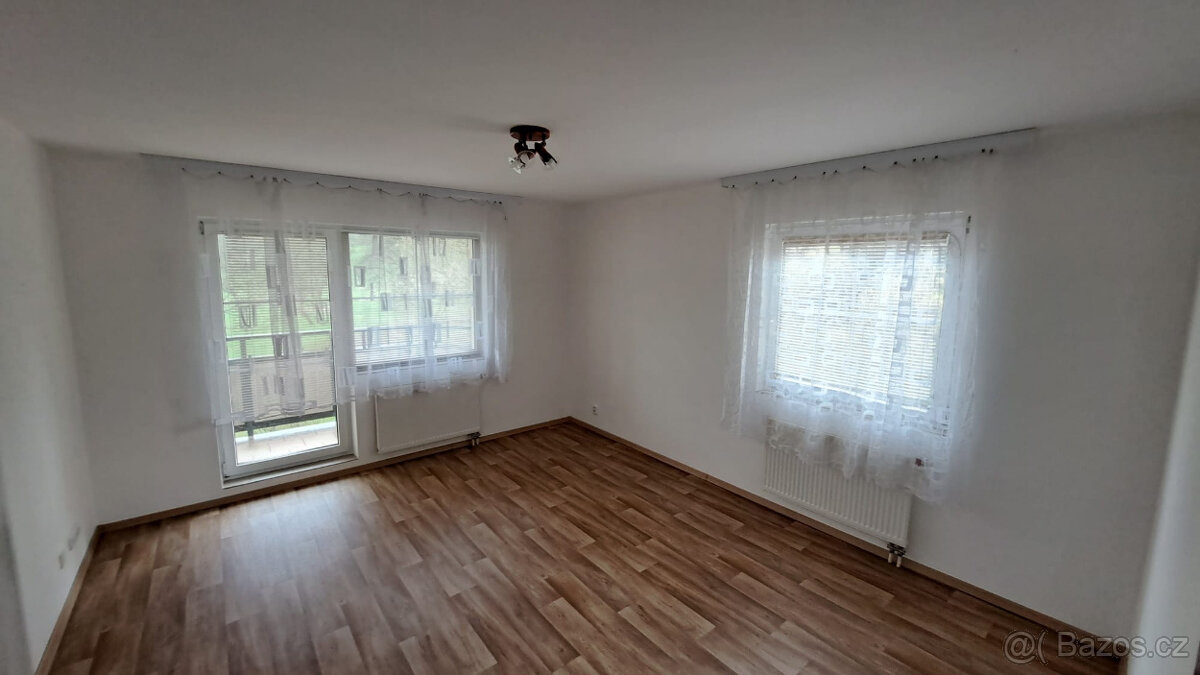 Pronájem krásného bytu 1+1 48 m2, Chlumec, Stradovská ul.