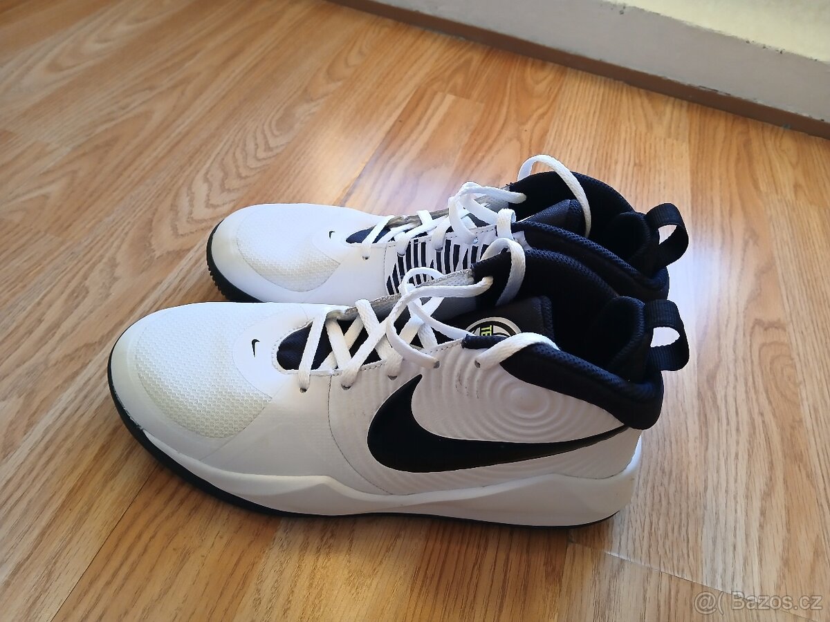 Nike tenisky