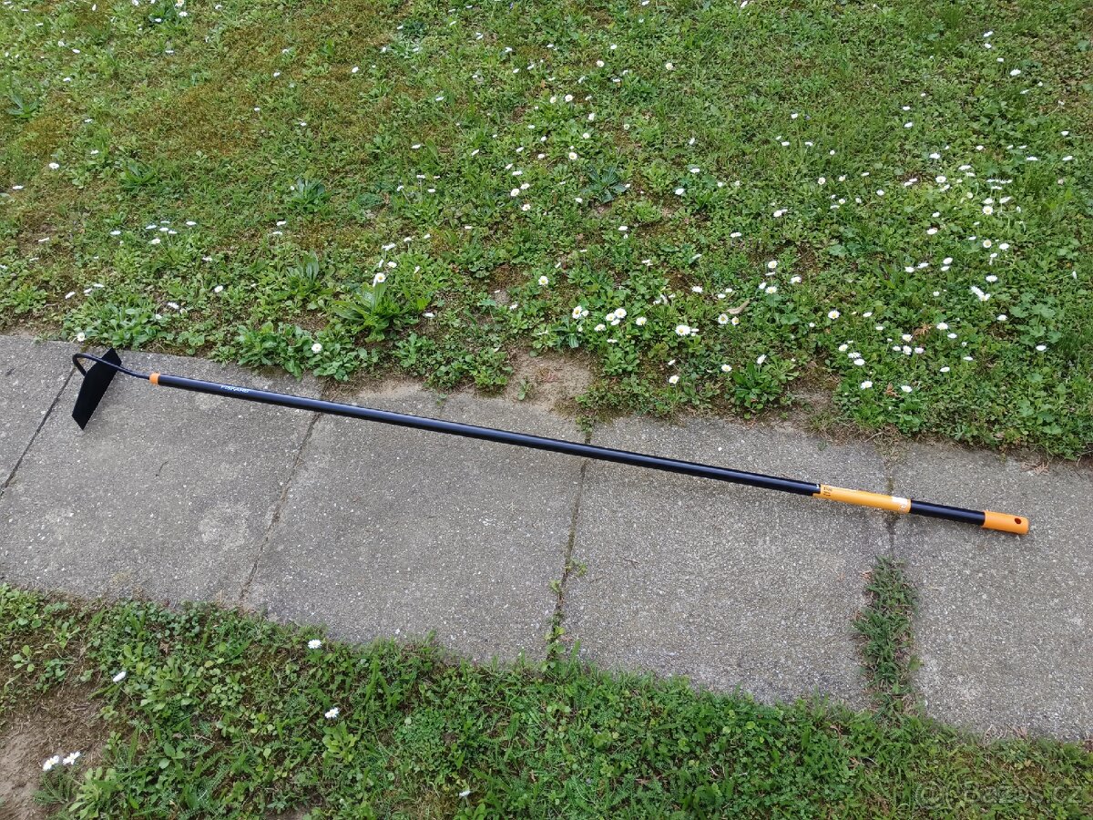 Motyčka Fiskars Solid