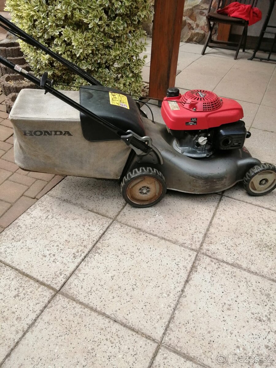 Motorová sekačka Honda HRG 466 s pojezdem